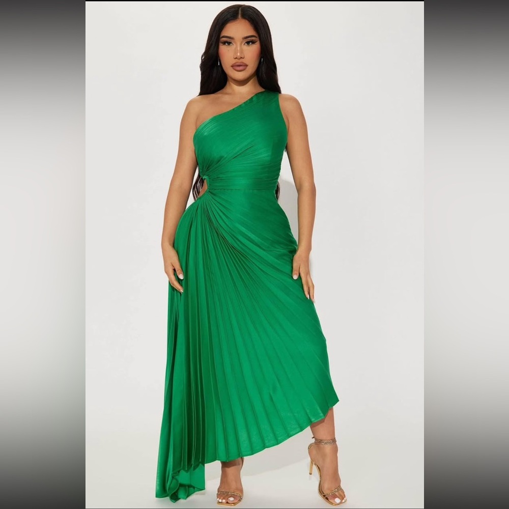 Fashion Nova wedding guest dress